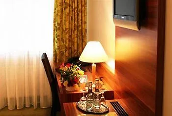 ***  מינכן Hotel Wallis גרמניה